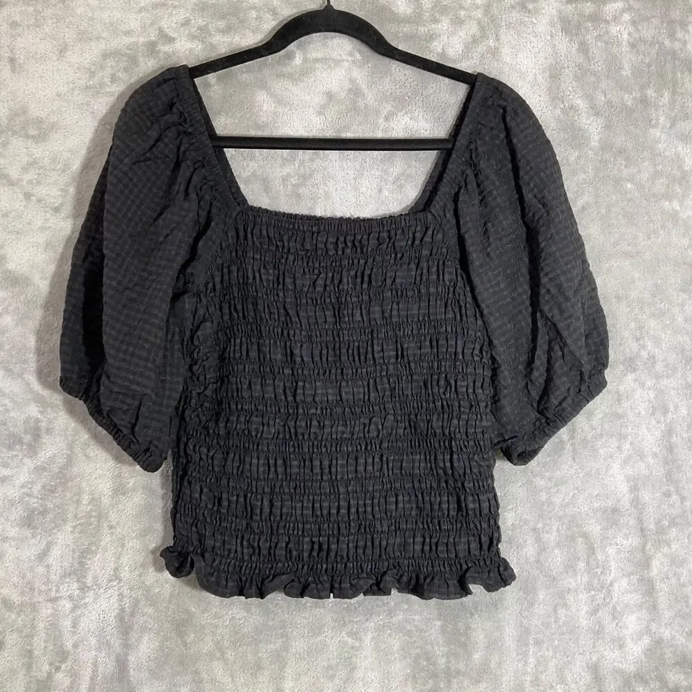 Old Navy Women Crop Top M Black Puff Sleeve Dainty Smocked Coquette